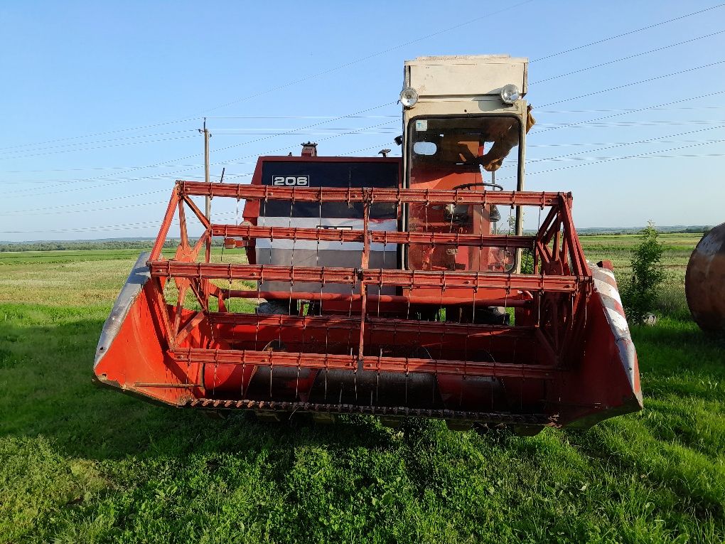 Комбайн  Massey Ferguson 206-8