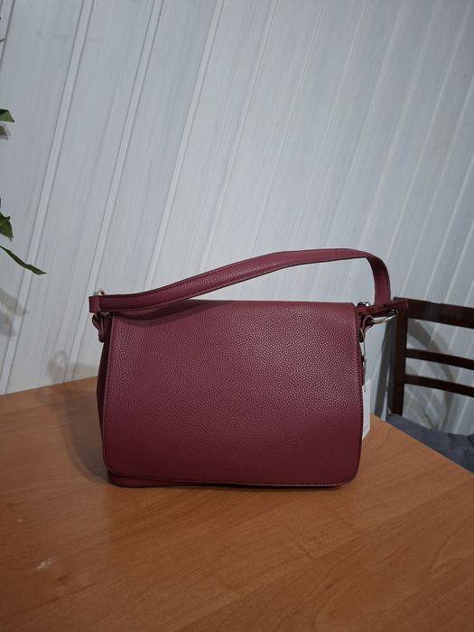 Sprzedam torebkę bordo .