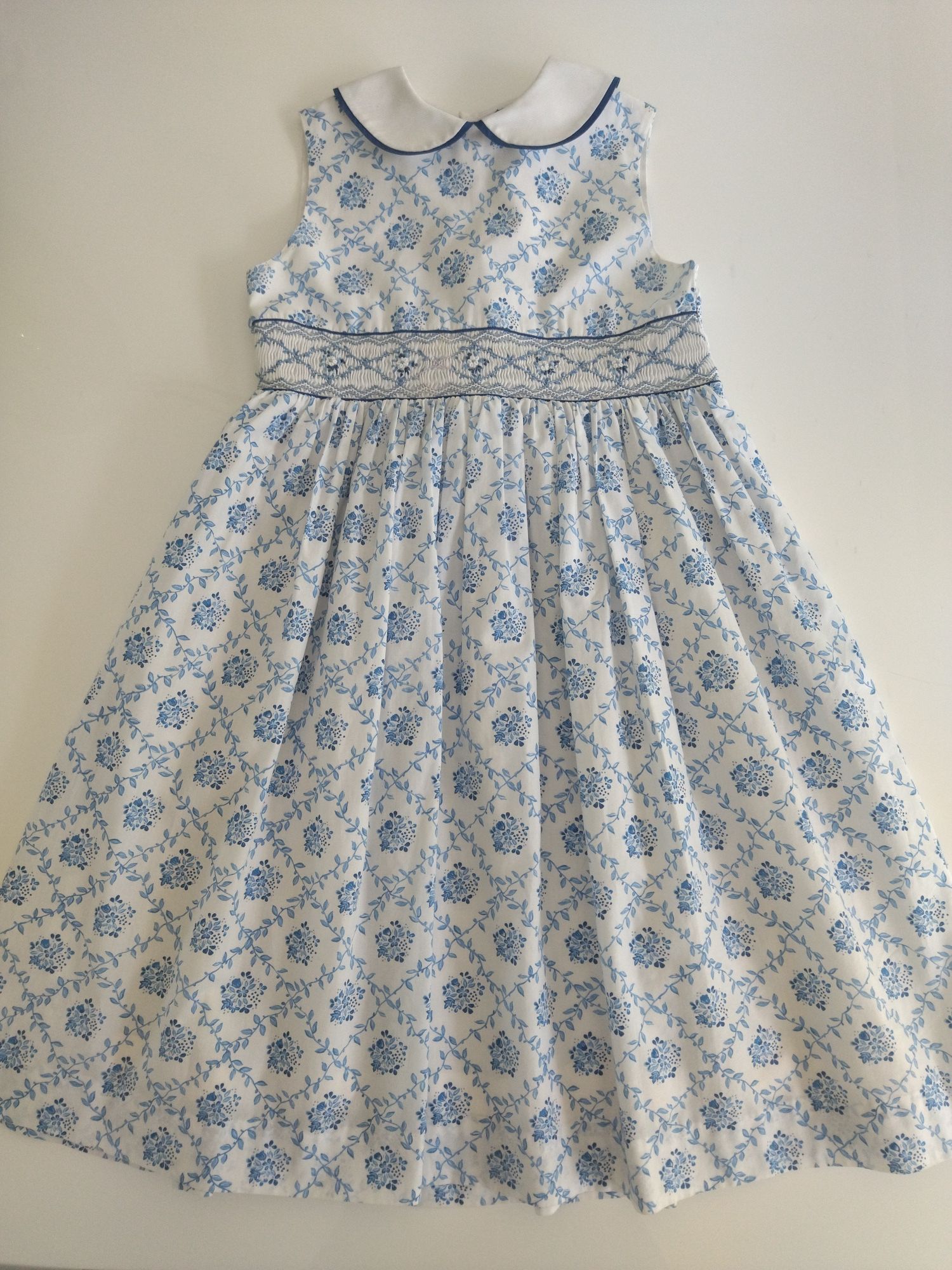 Vestido menina, branco com padrão florido, 8-9 anos