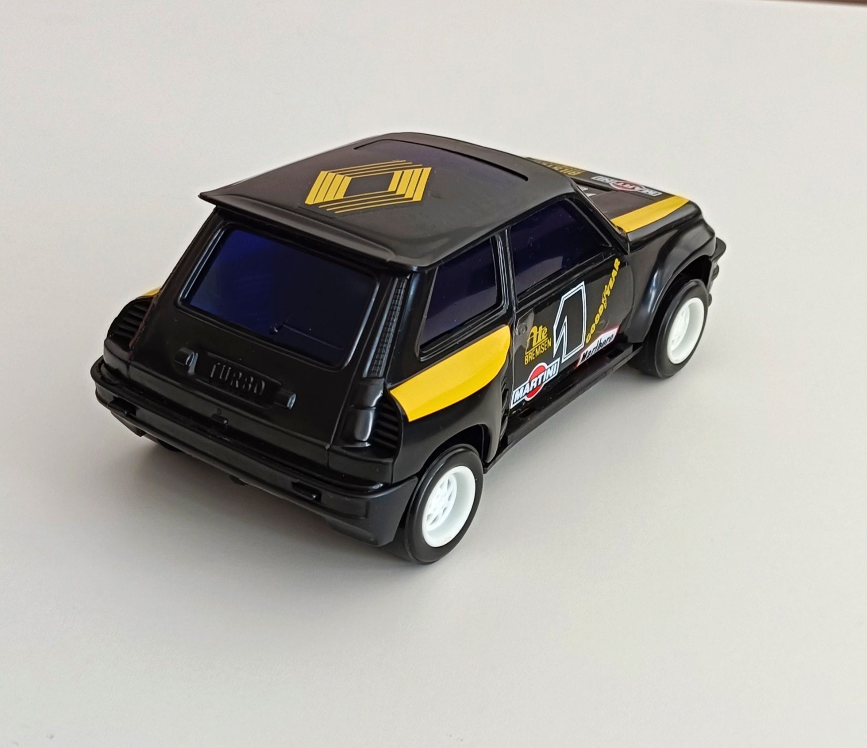 Renault 5 Turbo. Miniatura plástico a pilhas. Base para réplica