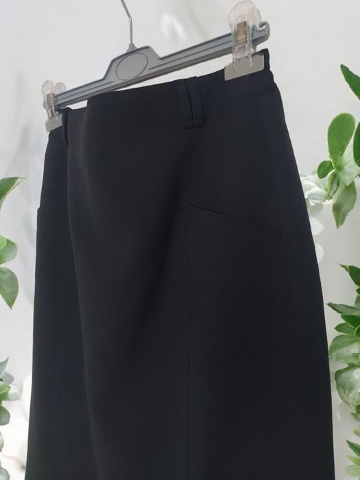 Czarna elegancka spódnica z zakładkami midi biurowa wyjściowa casual