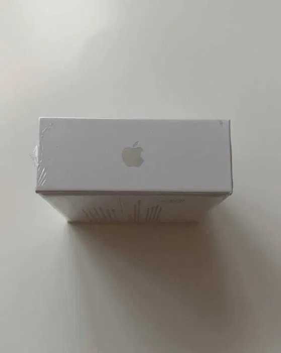 AirPods 4 z aktywną redukcją hałasu (ANC)