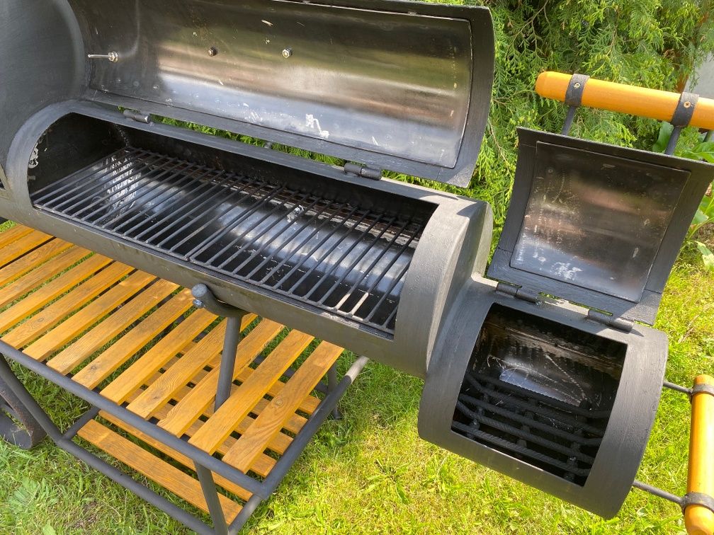 Grill z wędzarnią