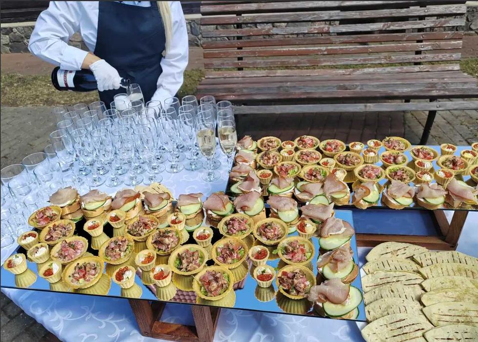 Услуги повара: Ваша свадьба - наш стиль и забота. Услуги Кейтеринга