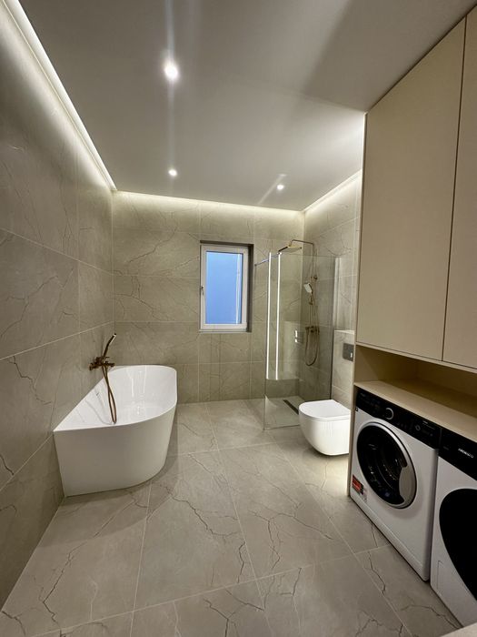 Продаж нового дизайнерського котеджу з ремонтом , меблями