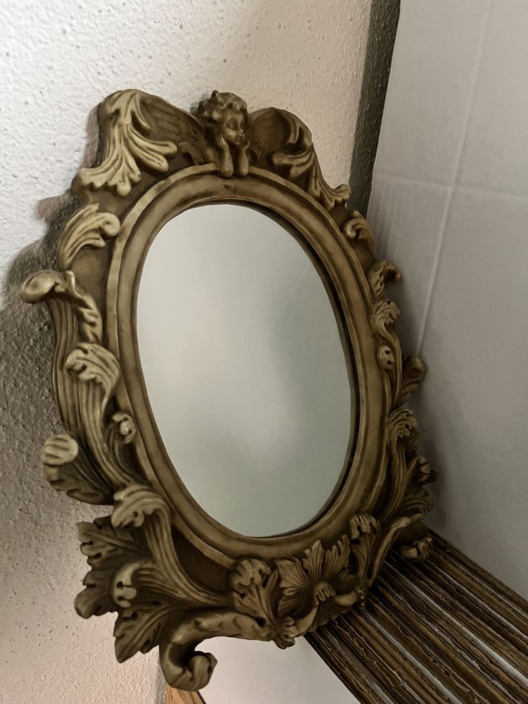Espelho oval trabalhado