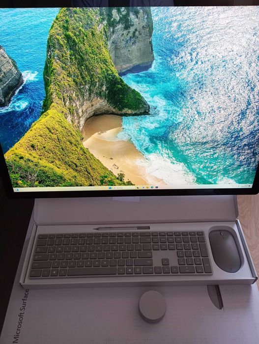 Microsoft Surface Studio 2 i7/32GB/1TB - jak nowy