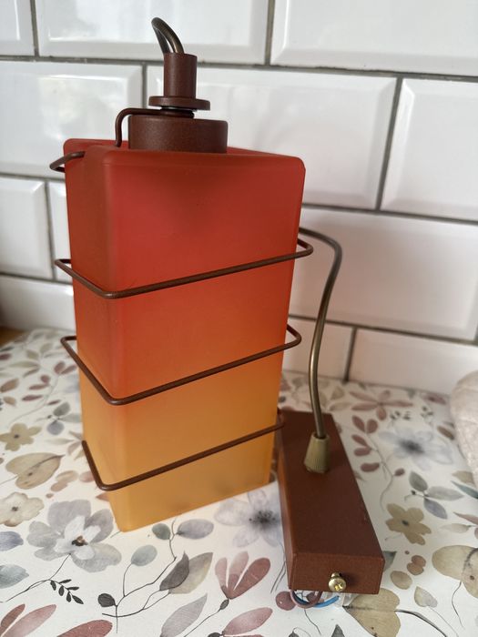 Lampa sufitowa w ciepłych jesiennych kolorach