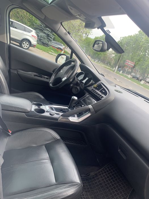 Продам прекрасне сімейне авто Пежо 3008
