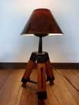 Lampa stołowa, trójnóg drewniana
