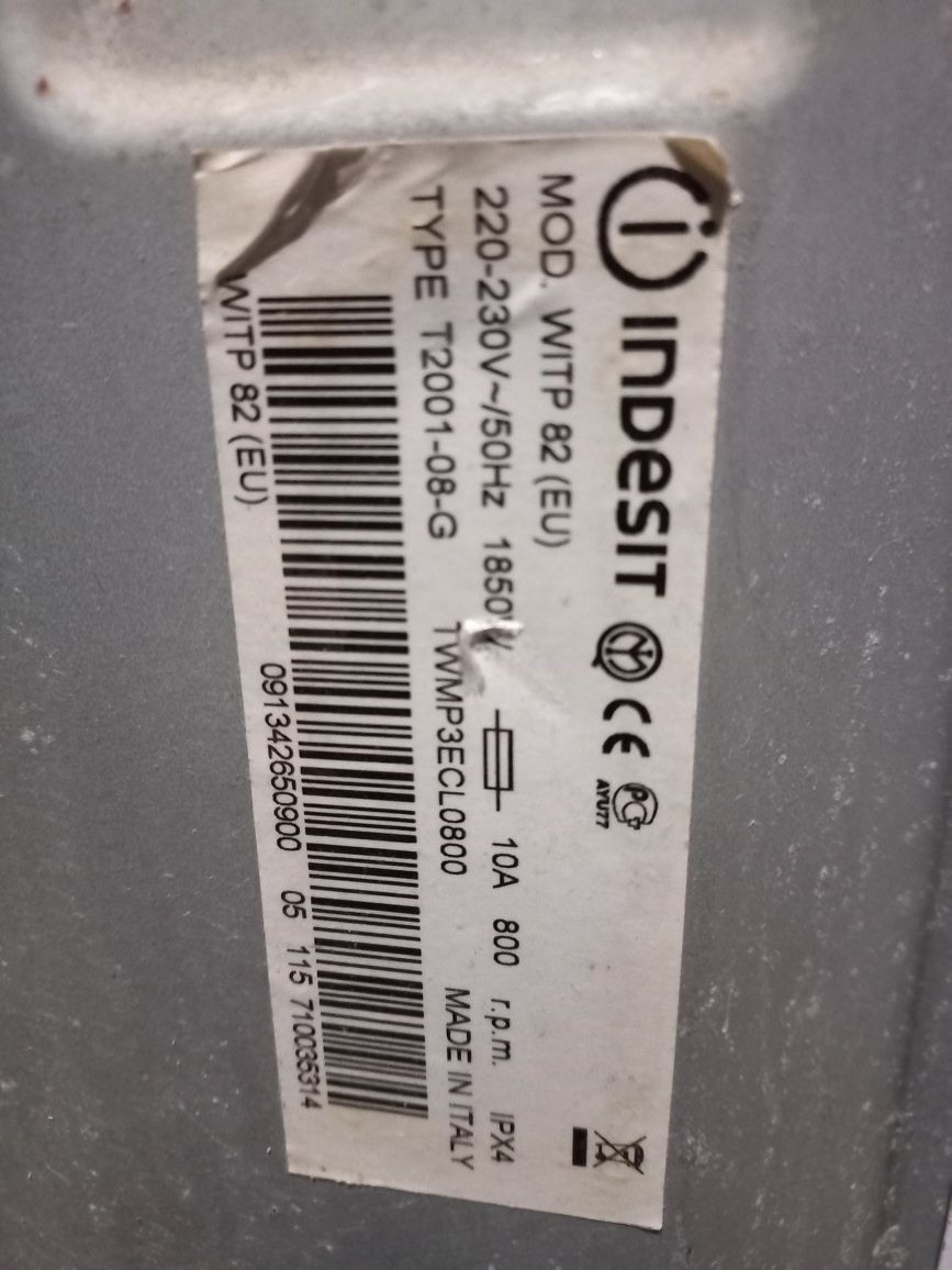Пподам стиралку INDESIT widp82