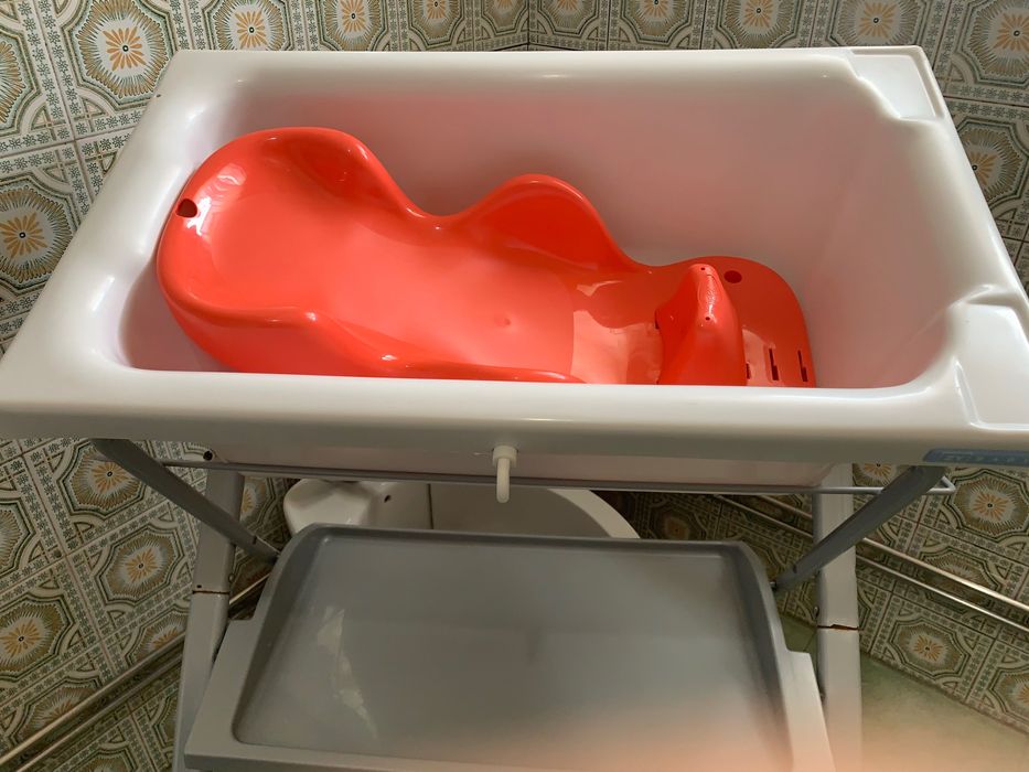 Banheira para bebé com suporte