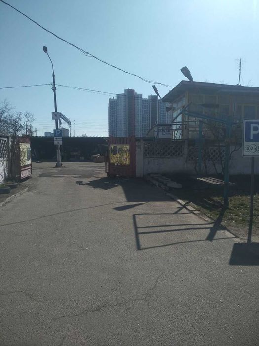 Здам паркомісце на вул. Березняківська, 17. Від власника
