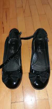 Balerinki czarne lakierki r. 32, wkładki 19,5 cm, buty wizytowe