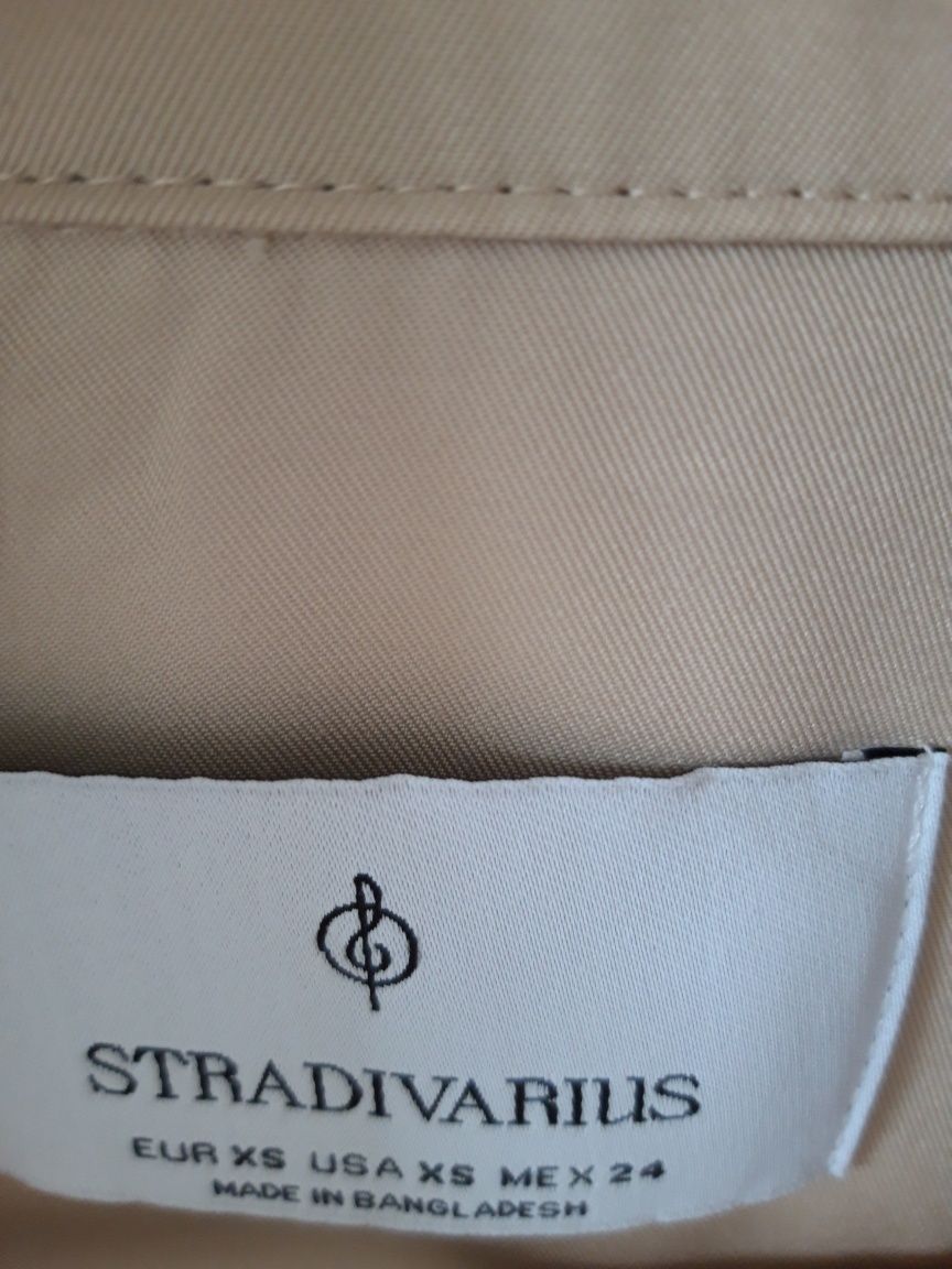 Gabardine bege da Stradivarius
