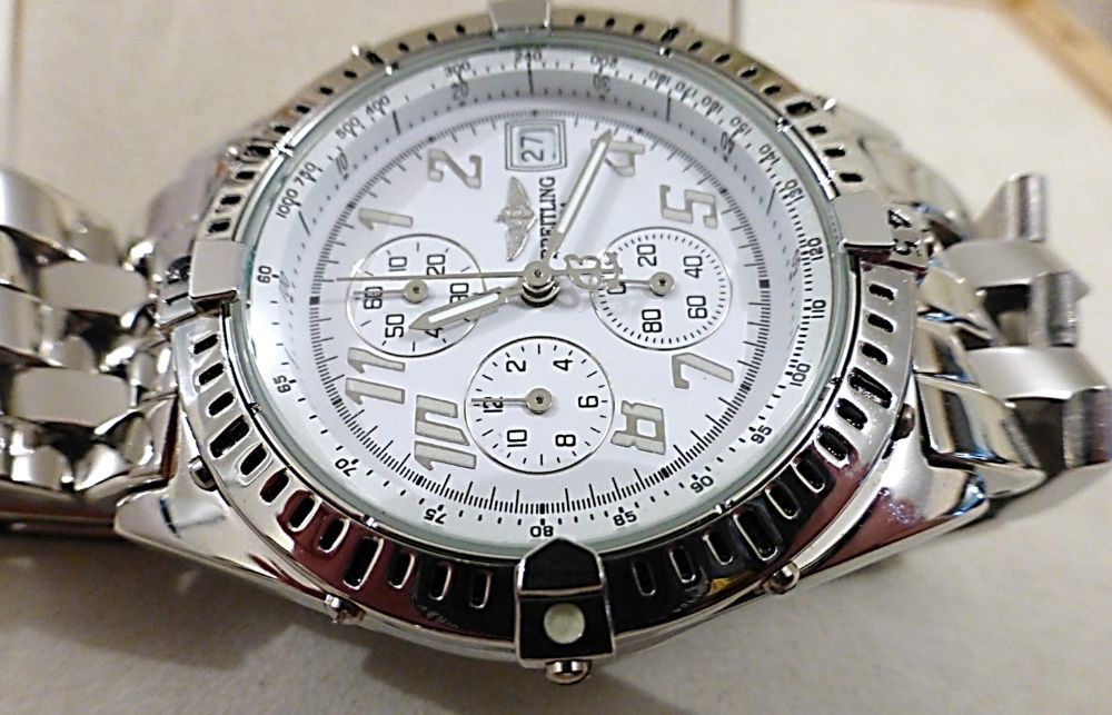 Relógio cronógrafo quartz em aço