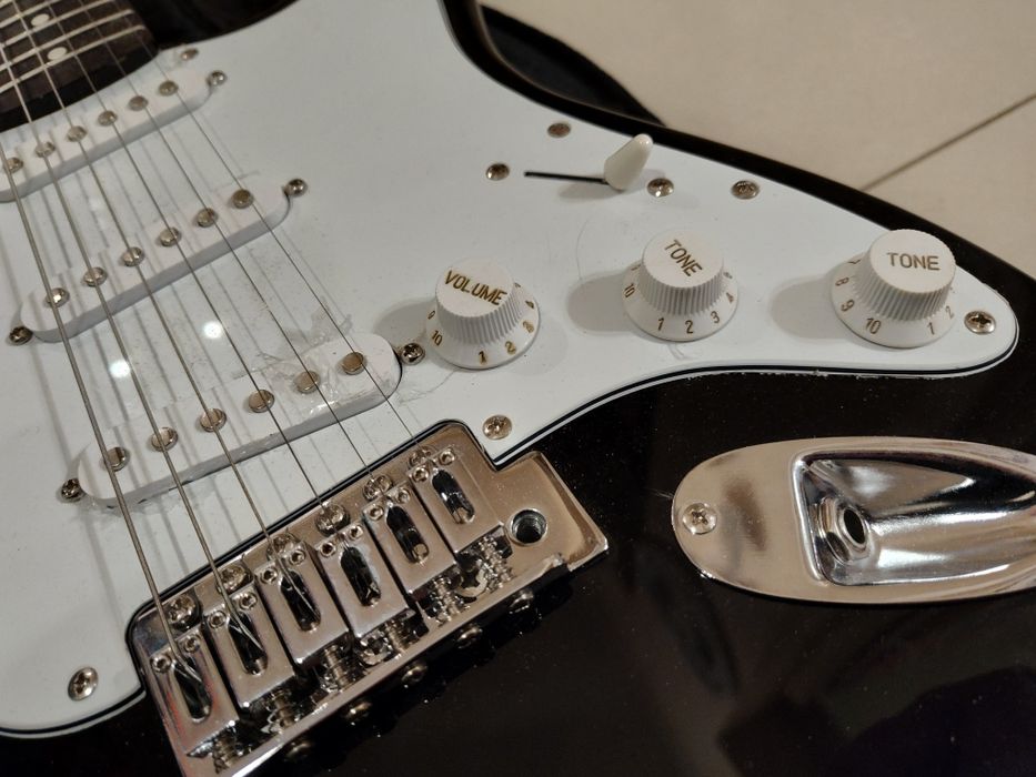 Gitara elektryczna + wzmacniacz mustang + niezbędne okablowanie