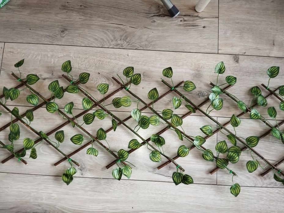 Żywopłot sztuczny bluszcz liście na kratce płotek pergola rozciągana