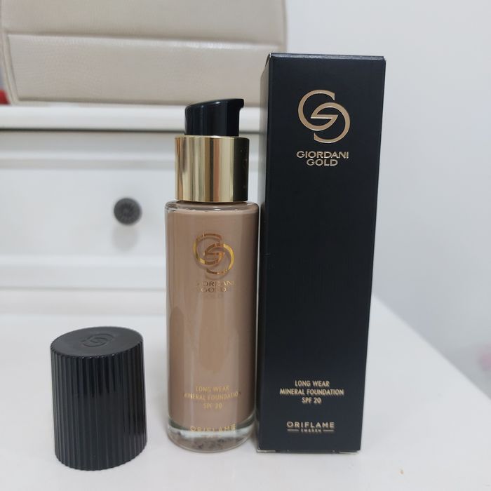 Trwały podkład mineralny Giordani Gold Oriflame natural beige