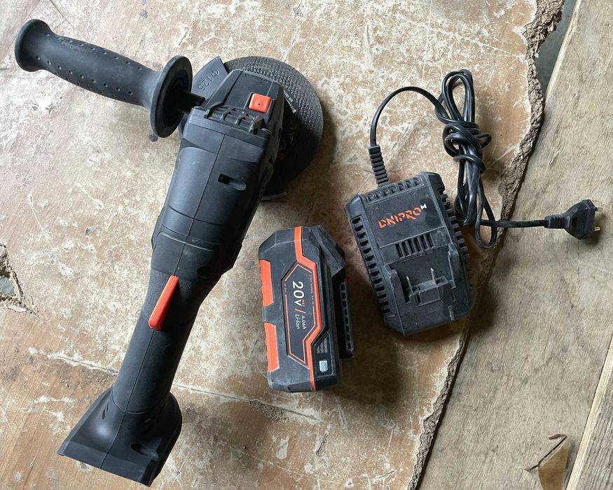 Аккумуляторная болгарка Dnipro-M DGA-201 бесщеточная. комплект