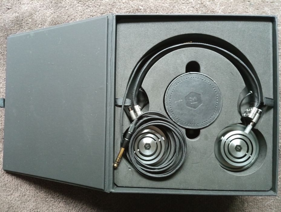 Headphones Master & Dynamic MH30 new