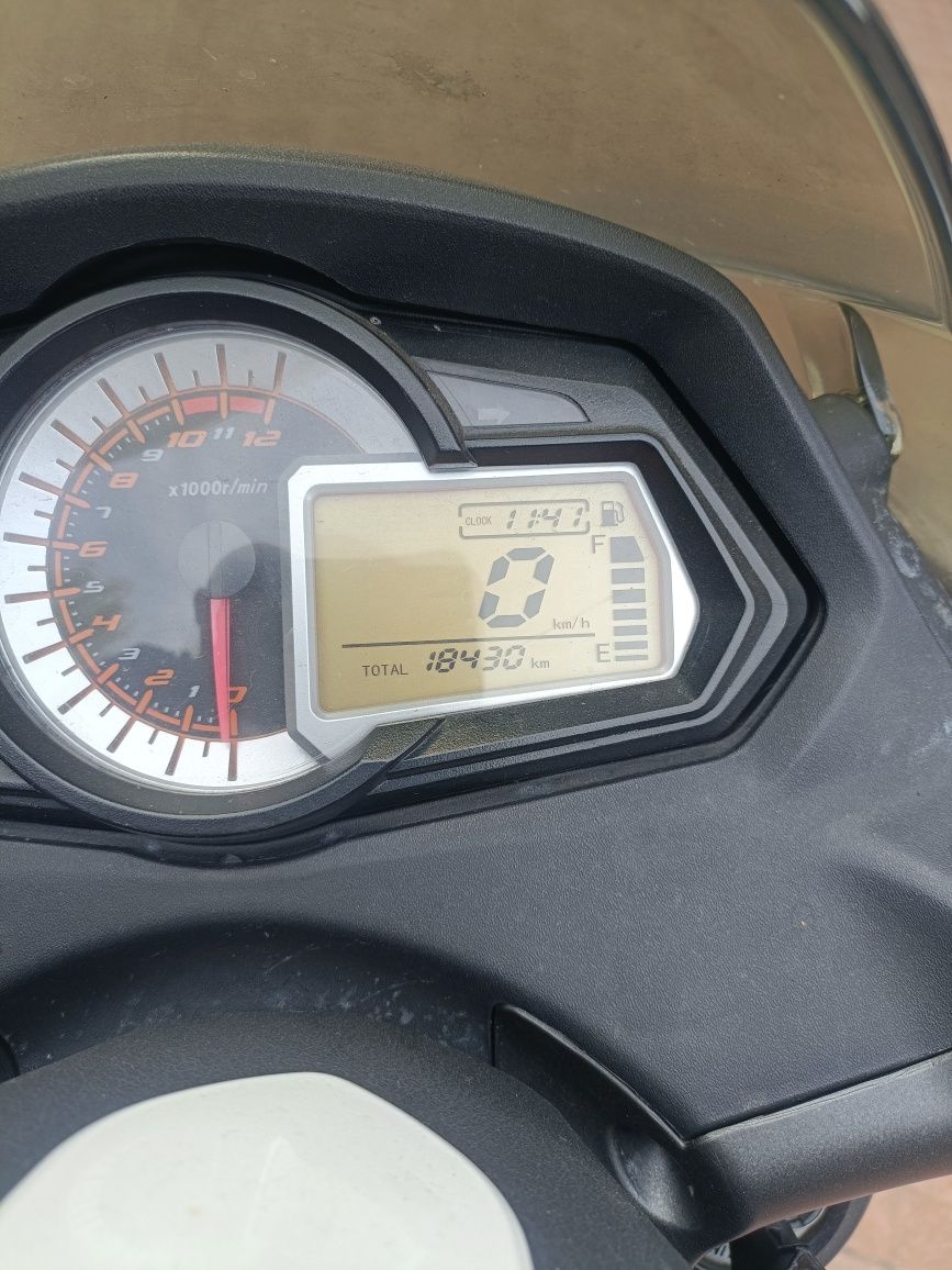 Vendo  Scooter keeway 125 como nova