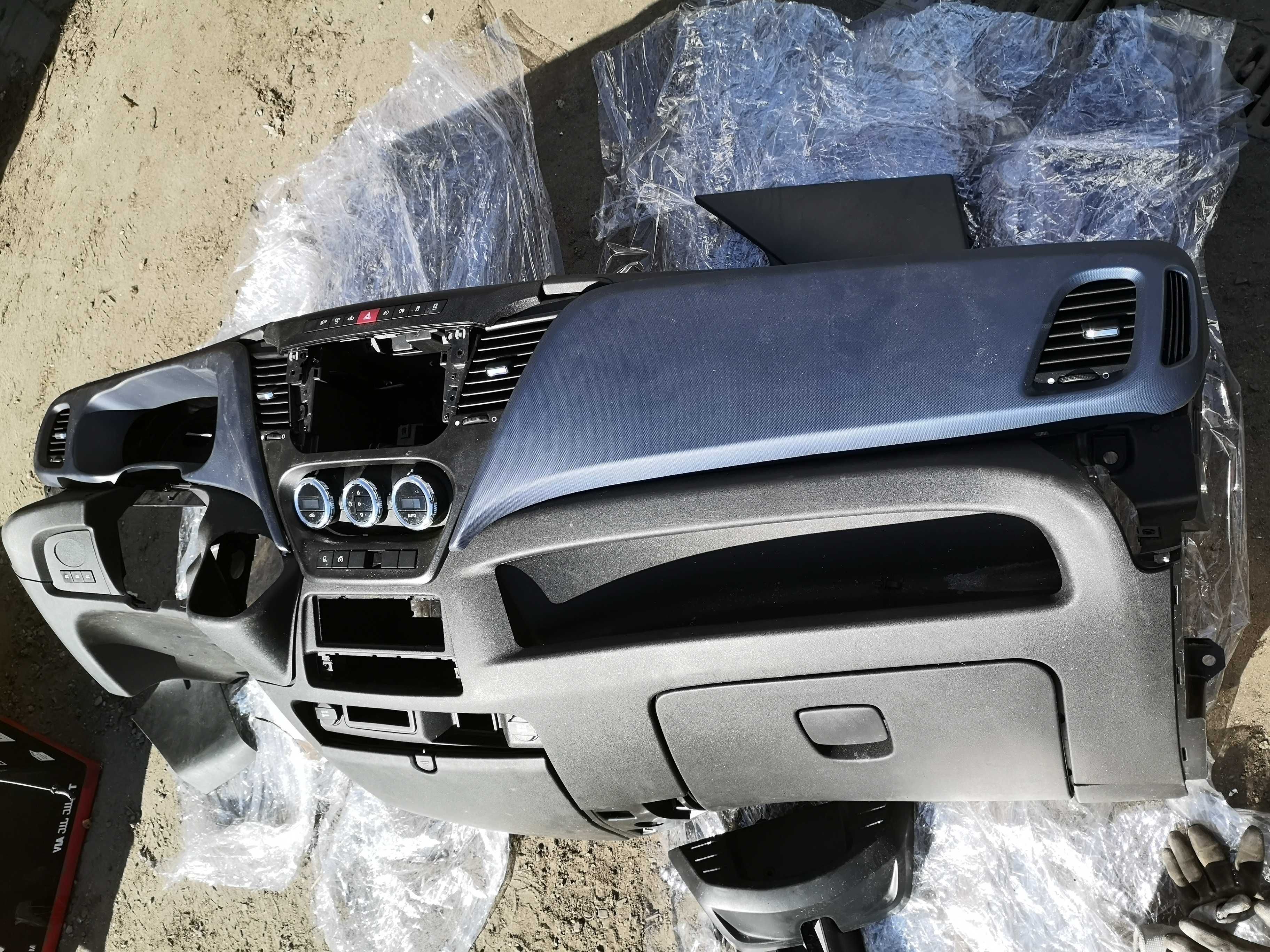 Deska rozdzielcza kokpit klimatyzacja Iveco daily