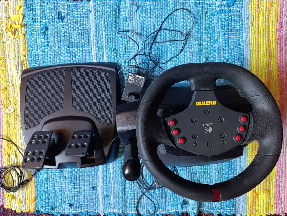 Кермо ігрове MOMO Logitech