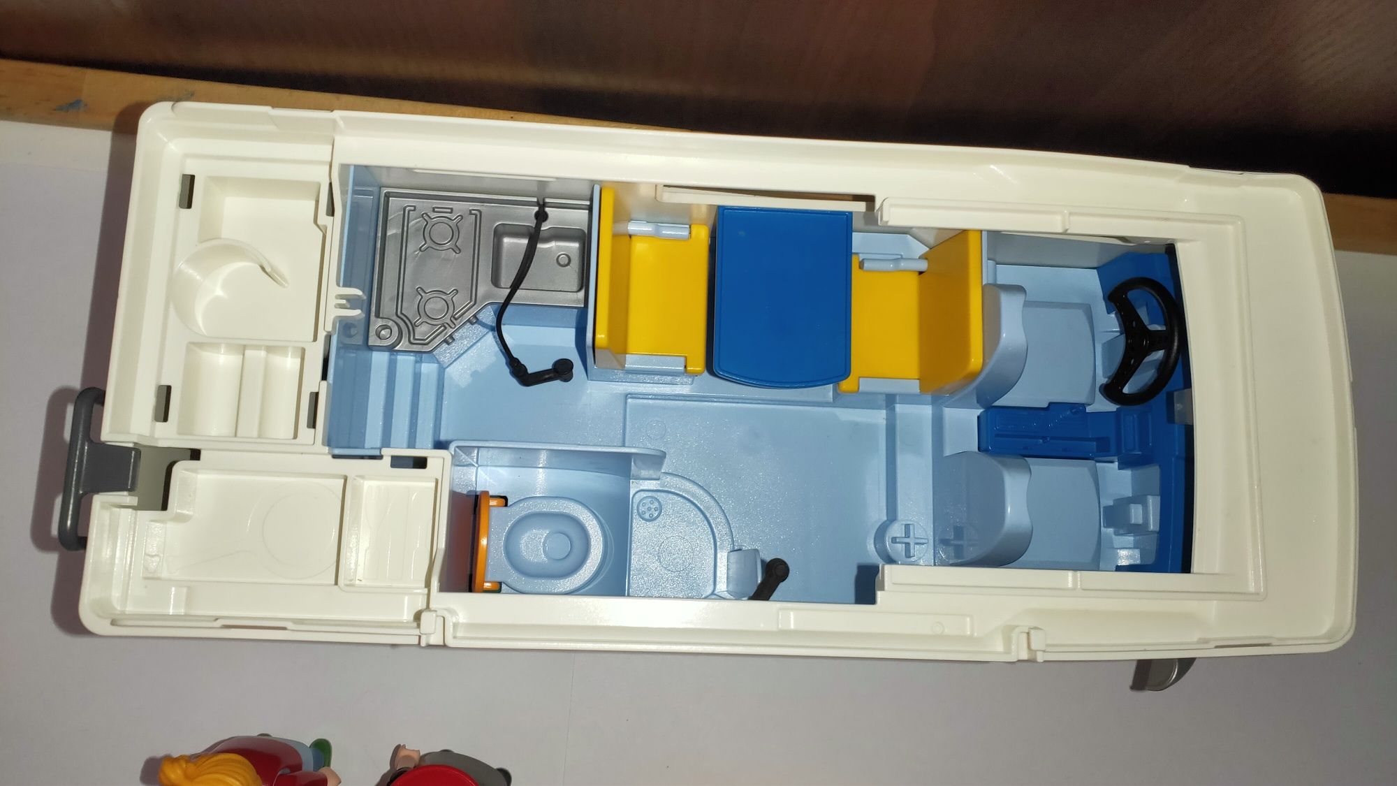 Auto Kamper playmobil z dodatkami