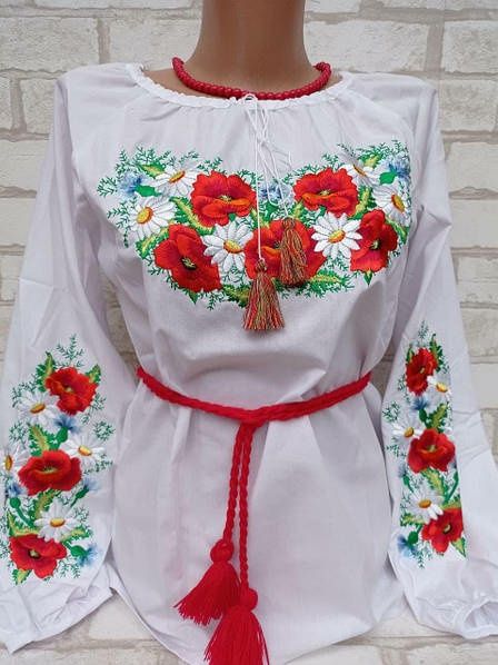 Українська вишиванка для дівчинки з квітковим орнаментом