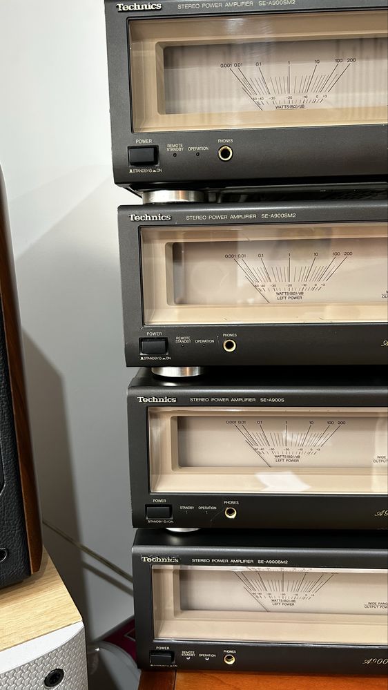 Amplificador Technics SE-A900SM2 e
Pré Technics SU-C800M2.