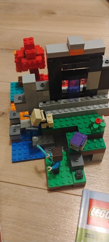 LEGO Minecraft 21167 oraz 21172