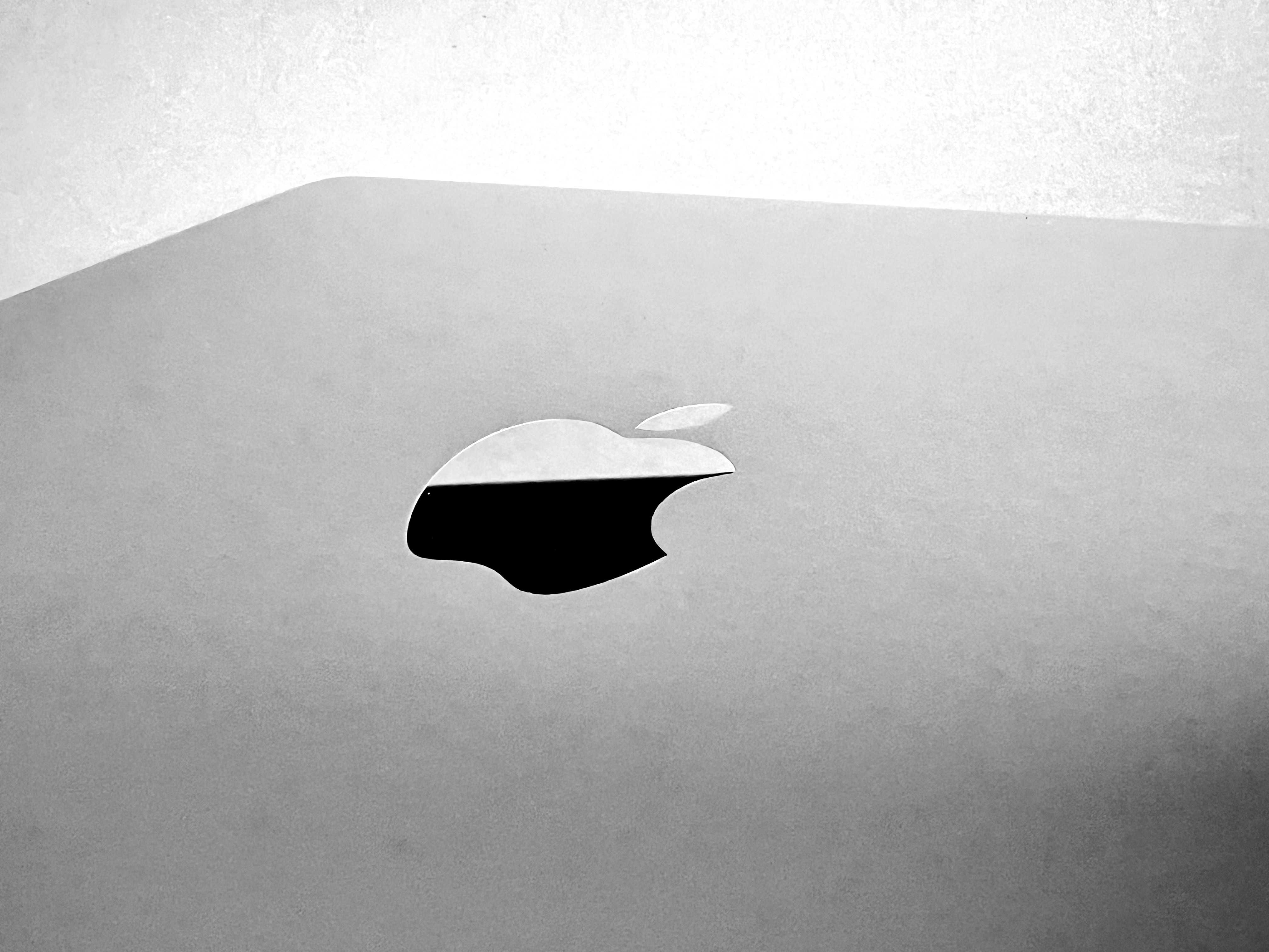 Macbook PRO 2020 16GB/1TB SSD, Touchbar, Intel Core i5