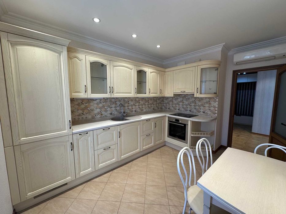 Ованеса Туманяна 3, 2 к метро Лівобережна від господаря