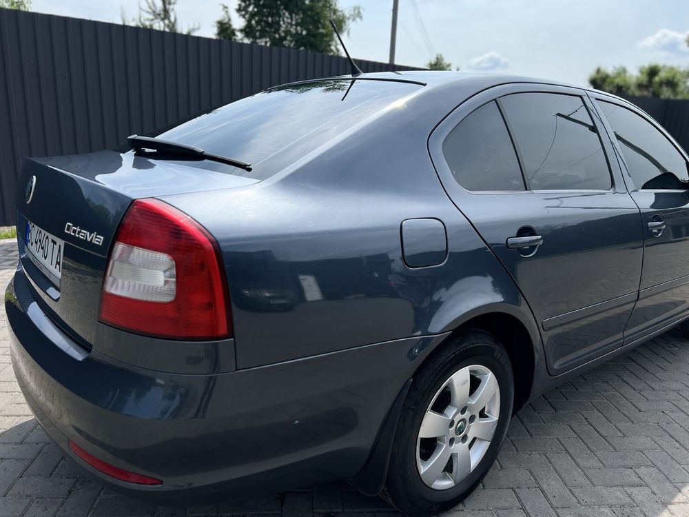 Skoda octavia (a5) 10.2011 року MPI 1.6  газ/бензин
