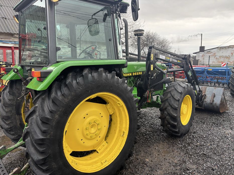 Трактор John Deere 2850 з фронтальним погрущиком