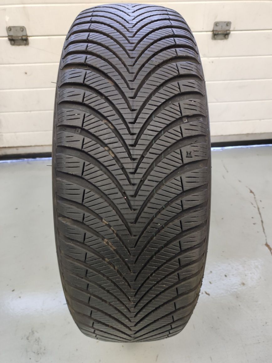 215/65R17 Kumho solus 4S HA32