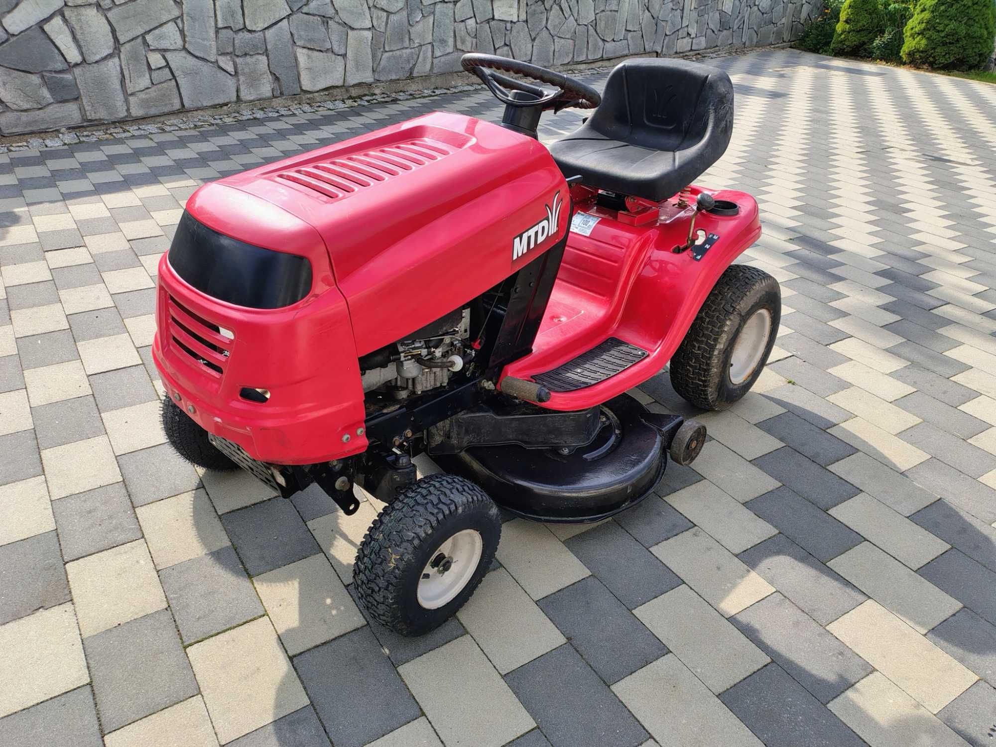 Kosiarka traktorek MTD RS 125/96 B z silnikiem Briggs&Stratton 12.5KM