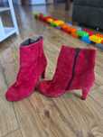 Botki venecia r.39  czerwone zamszowe