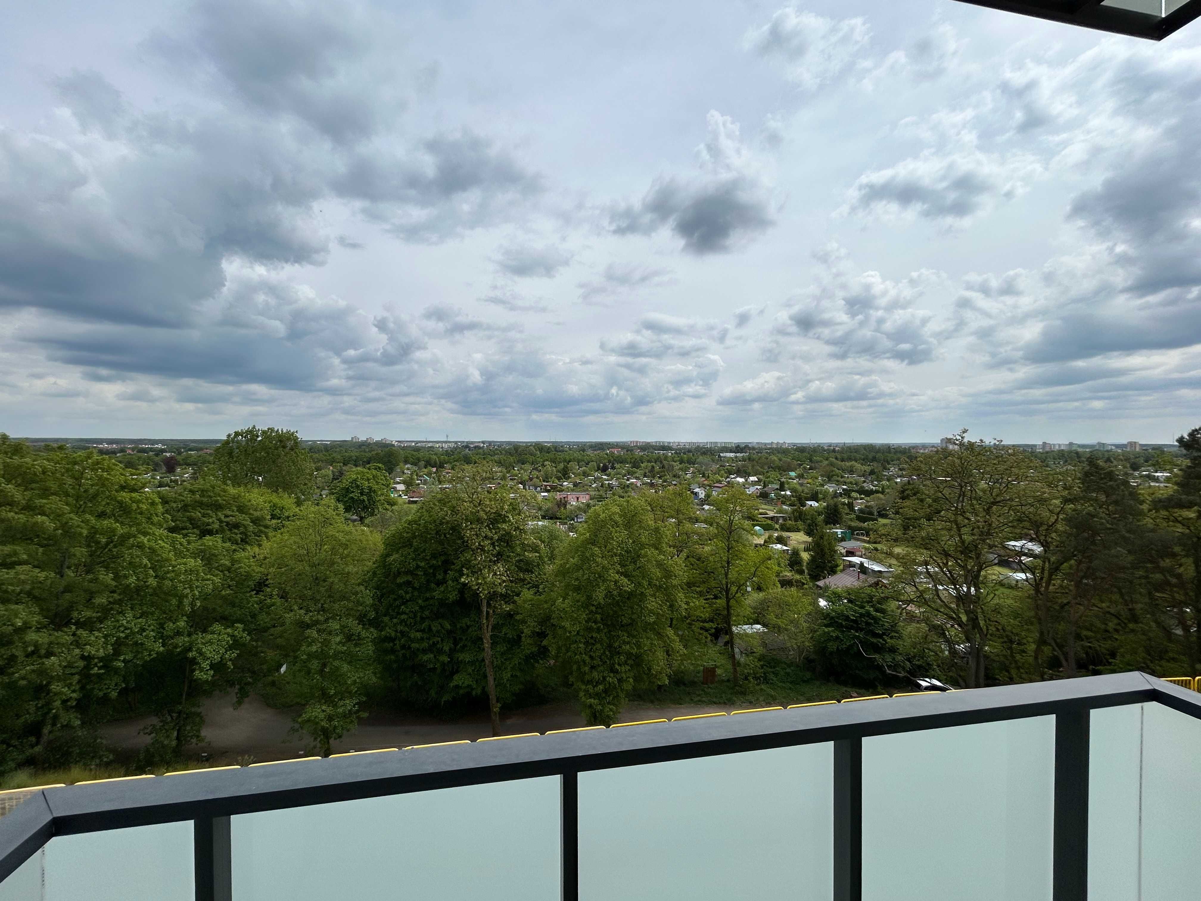 Kawalerka z balkonem i widokiem na panoramę miasta