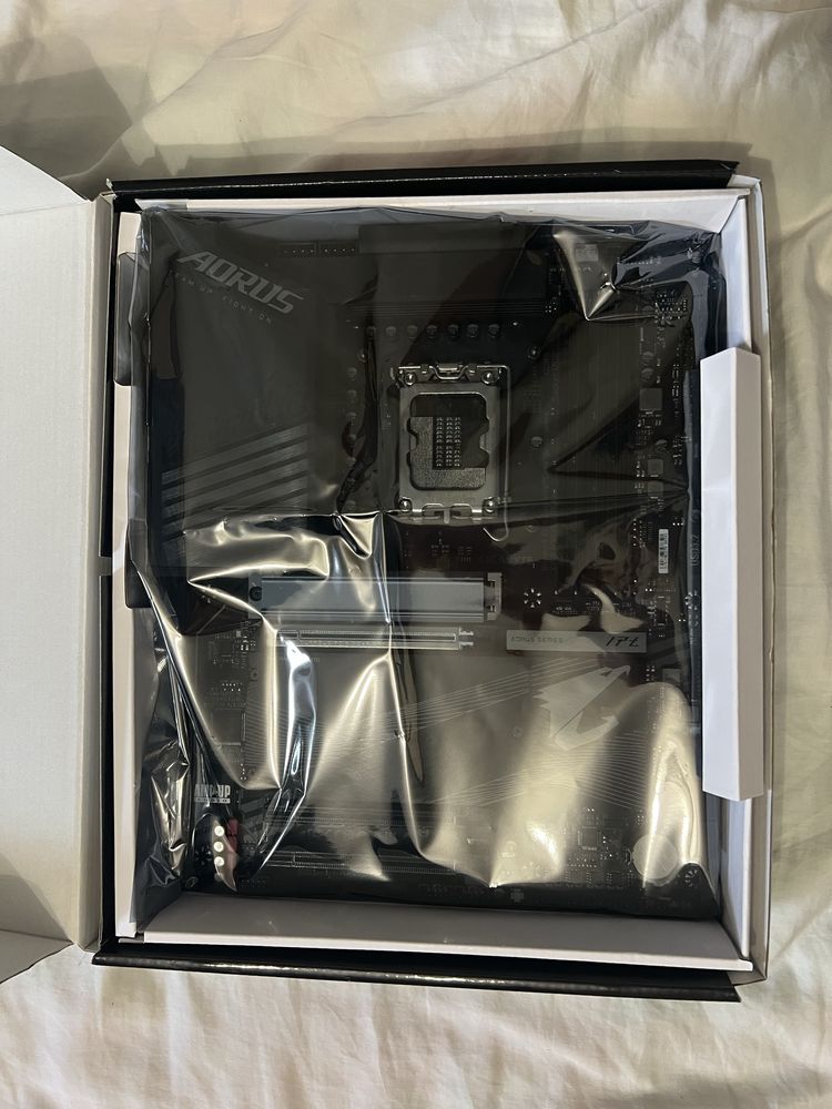 Intel i7 13700kf + z790 Aorus Elite AX DDR 5 !!!