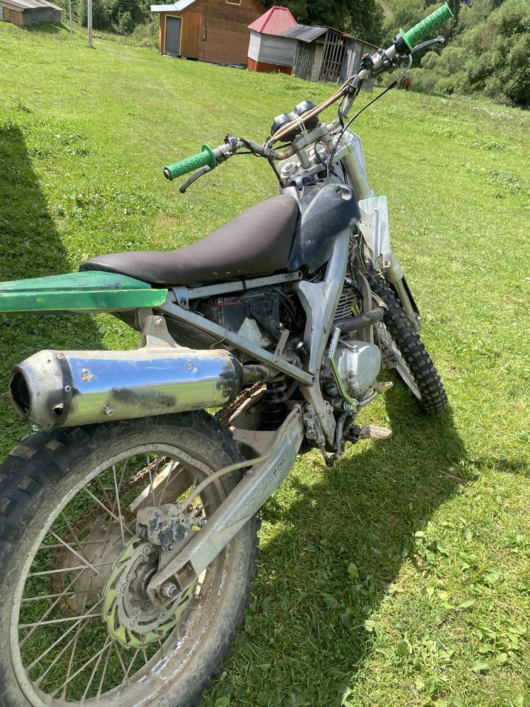 Продаєть Кавасакі 250