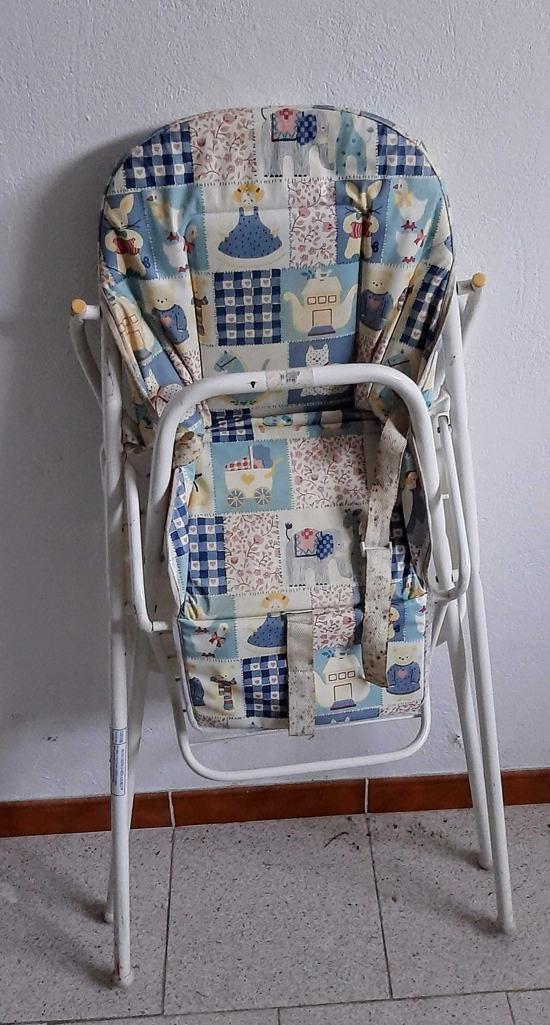 Vários artigos para bebé: Passear, brincar e comer