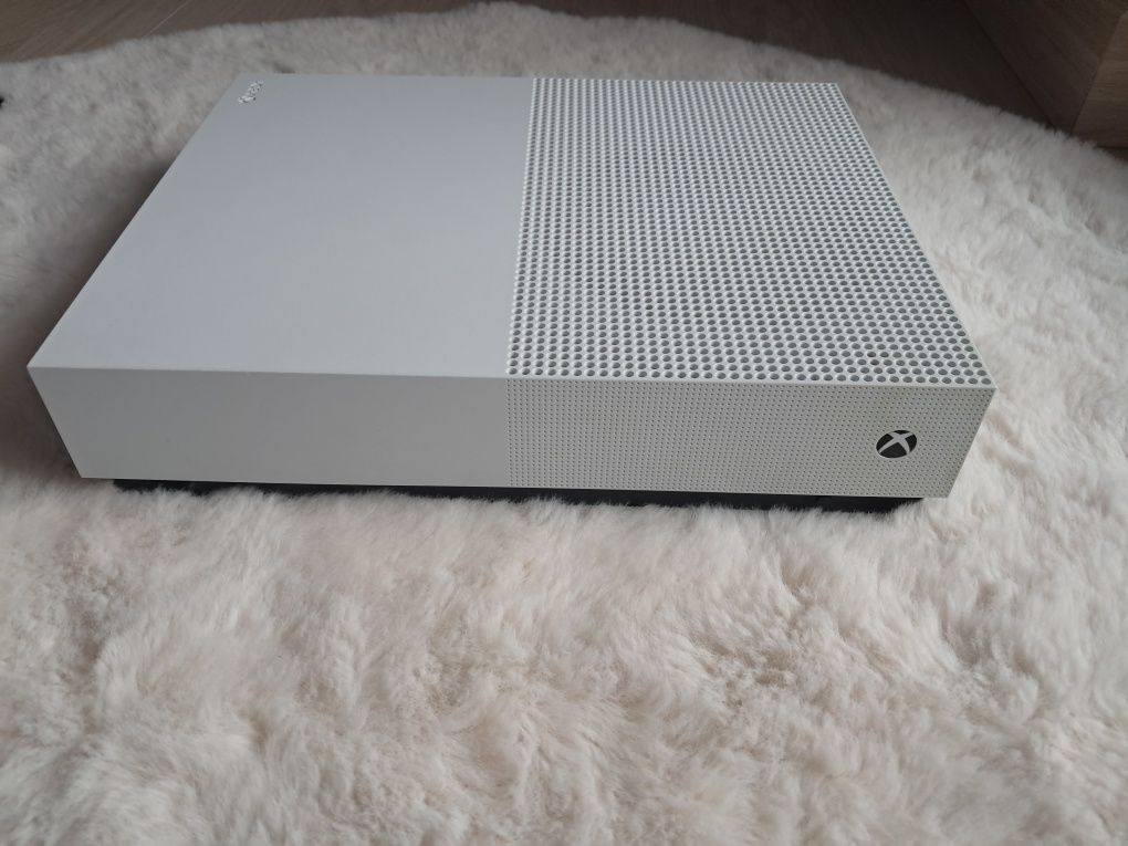 XBOX ONE S + pady