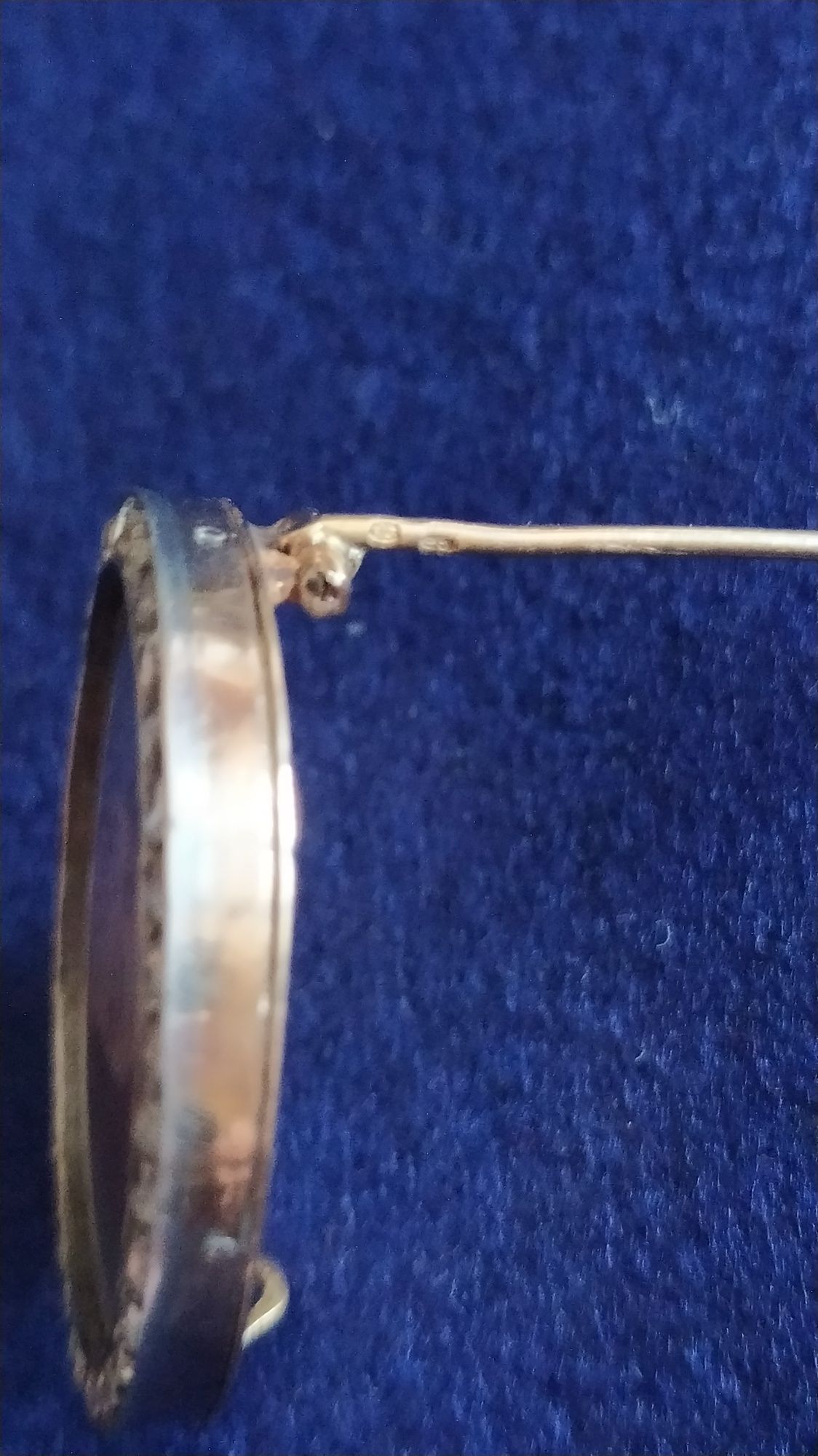 Pregadeira de ouro com prata e diamantes