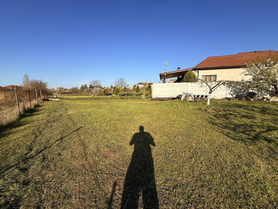 Продам участок у реки в элитном раене !!! ( С )