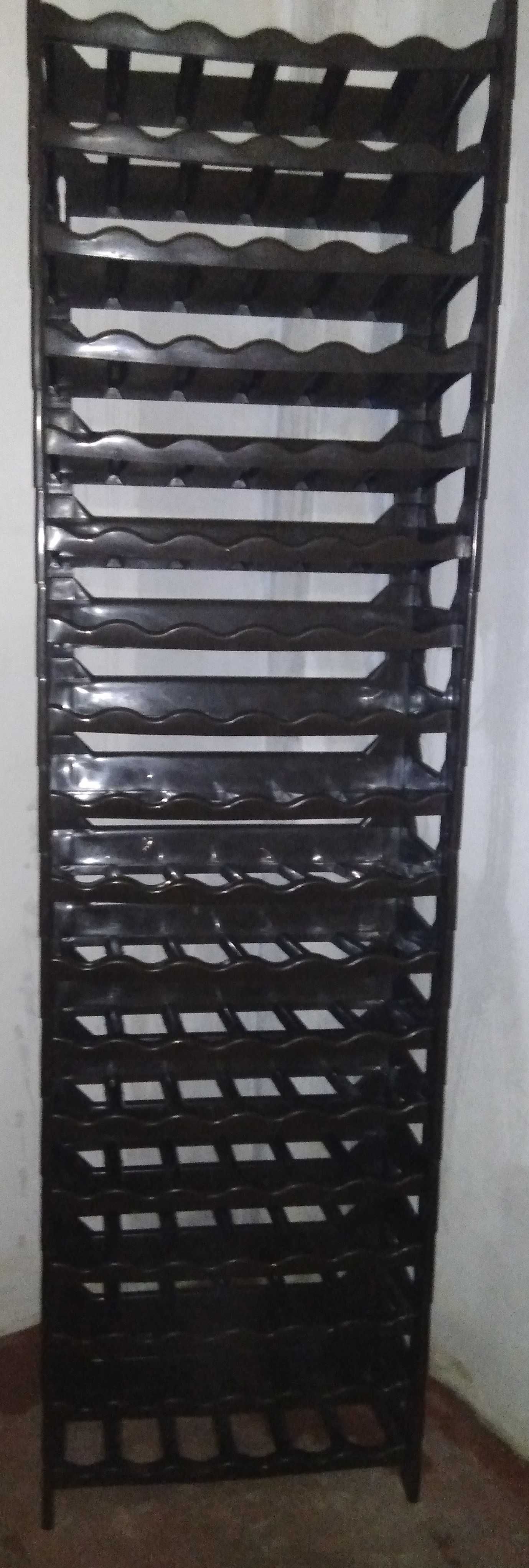 Garrafeira em plástico