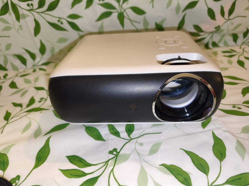 Projetor LED Full HD - 1080p c/ HDMI e Transmissão Wireless