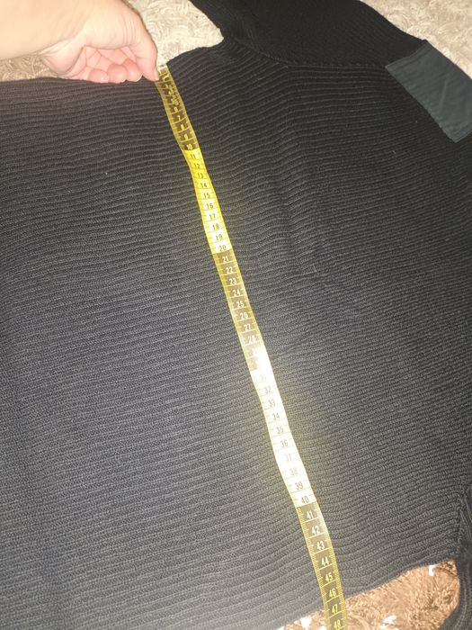 Czarny sweter męski