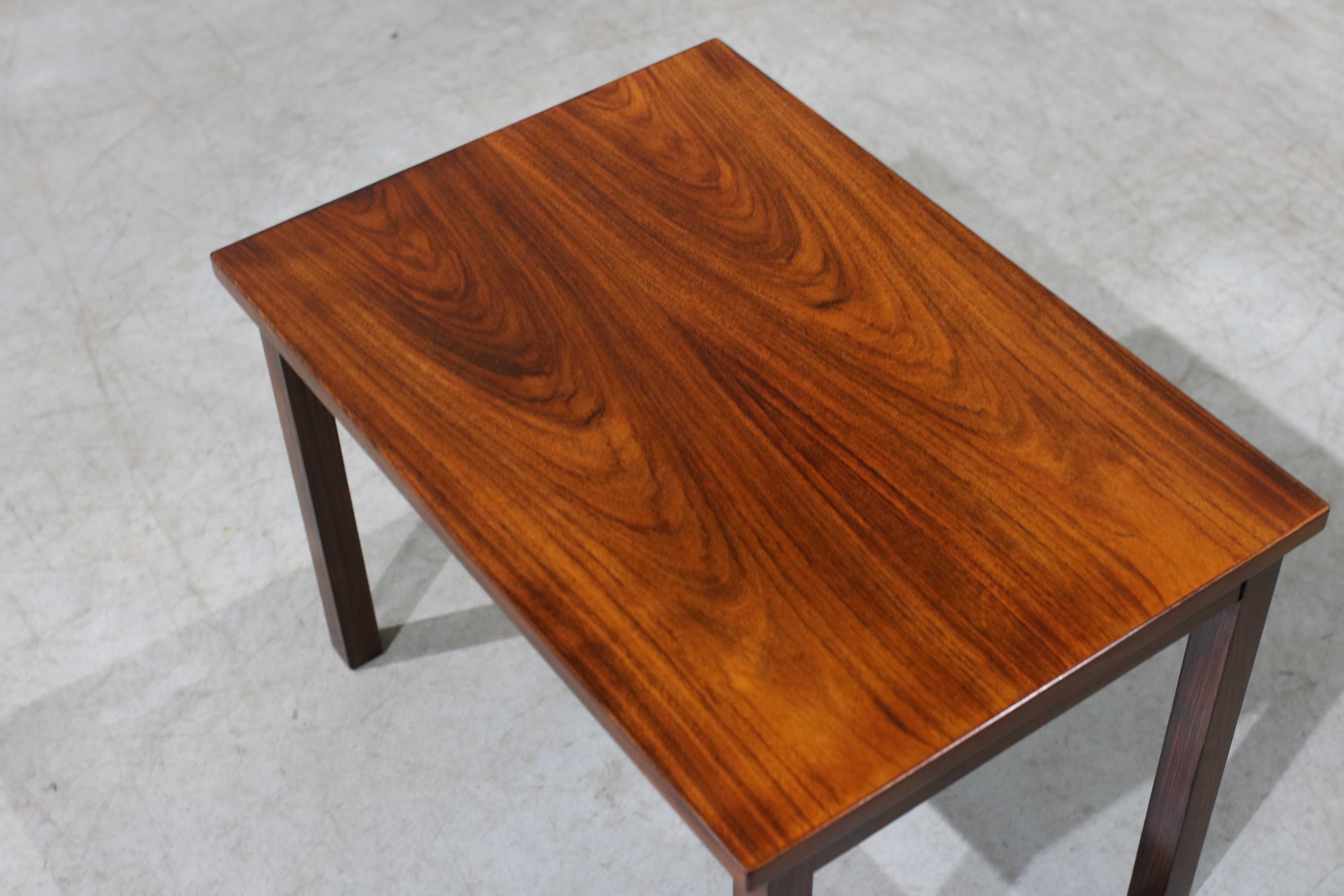 Mesa de apoio escandinava em pau santo | Design Nórdico